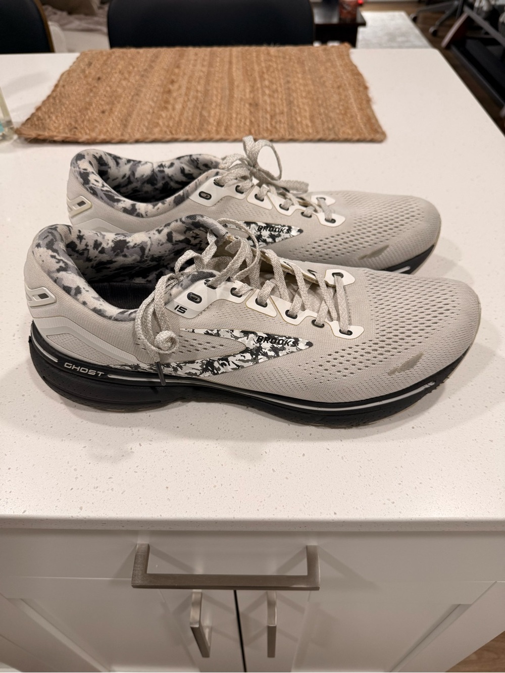 Brooks Men's Running Shoes - Light Gray with Black Accents